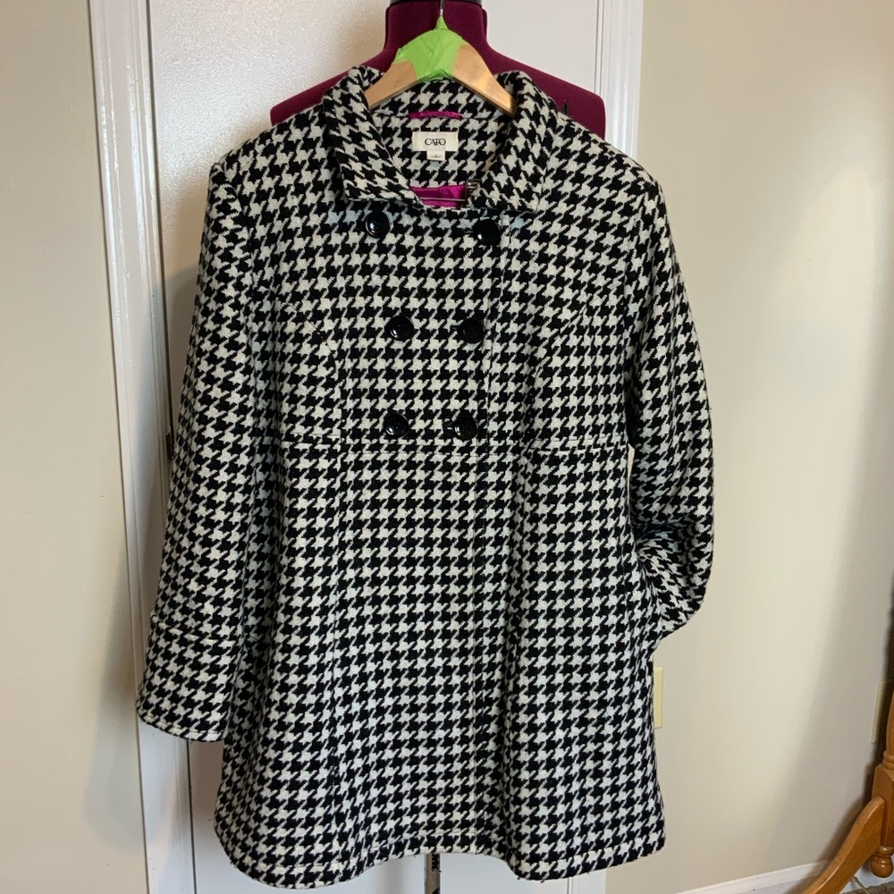 Like New Cato Wool Blend Geometric Pea Coat  Herringbone Black/White